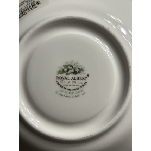 Royal Albert Flower of the Month "Lily of the Valley - May" Teacup & Saucer Set - Picture 8 of 11